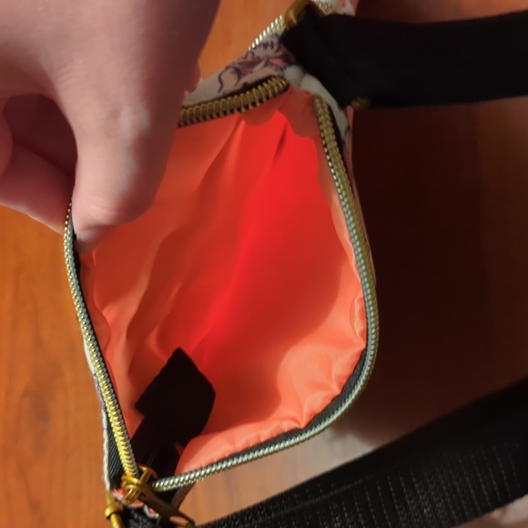 NWOT Adorable Winnie the Pooh Loungefly Crossbody - Picture 3 of 7